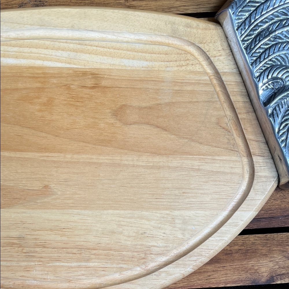 Rooster-Shaped Serving & Cutting Board in Natural Wood with Pewter Accents - Picture 5 of 9